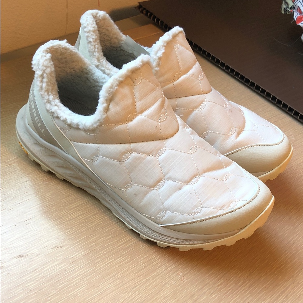 Merrell Women's Quilted Slip-On Snow Shoes - White